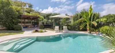 Piscine de l'établissement Eryvazur ou située à proximité