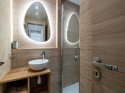 Salle de bains dans l'établissement Renovated flat 250m from the beach - Town centre - 2BR 6p
