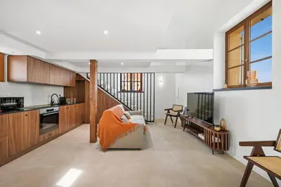 Cuisine ou kitchenette dans l'établissement Duplex Suite Old Town