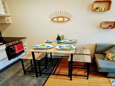 Cuisine ou kitchenette dans l'établissement Cozy Apartment for 2 in Antibes