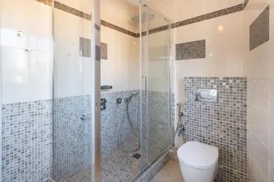 Salle de bains dans l'établissement COZYSTAY - Charmant 3 pièces en dernier étage