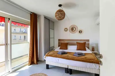 Un ou plusieurs lits dans un hébergement de l'établissement Cannes 2 bedrooms apartment & 2 bathrooms - 160A