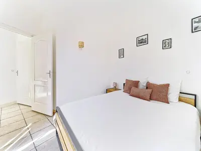 Un ou plusieurs lits dans un hébergement de l'établissement Family apartment in Juan les Pins