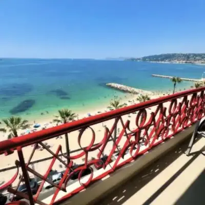 Sea front studio in Juan-les-Pins