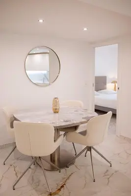 Un ou plusieurs lits dans un hébergement de l'établissement Rez-de-Jardin à Cannes Centre - Luxe & Design