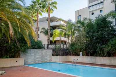 Piscine de l'établissement Rez-de-Jardin à Cannes Centre - Luxe & Design ou située à proximité
