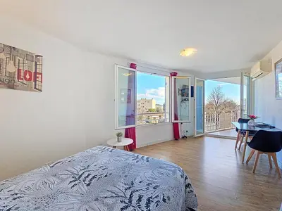 Un ou plusieurs lits dans un hébergement de l'établissement Superbe studio avec balcon vue mer - AC, Wifi, 2