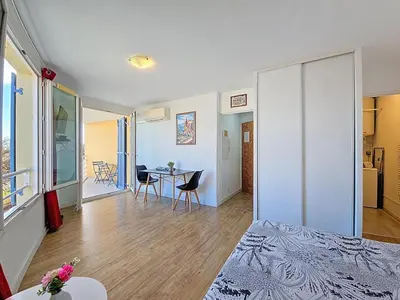 Un ou plusieurs lits dans un hébergement de l'établissement Superbe studio avec balcon vue mer - AC, Wifi, 2