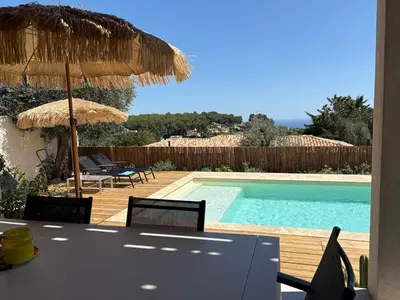 Piscine de l'établissement Villa Pinède sea view, close to Cannes ou située à proximité