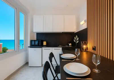 Cuisine ou kitchenette dans l'établissement Beach Studio on Cagnes sea front