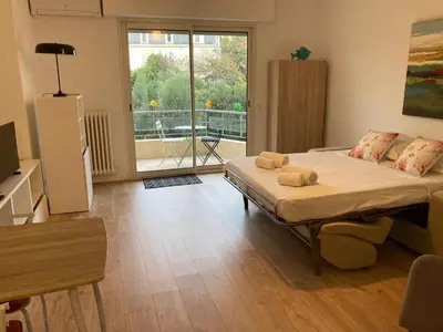 Un ou plusieurs lits dans un hébergement de l'établissement Grand studio pointe croisette