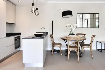 Cuisine ou kitchenette dans l'établissement Résidence Cannes - 3p Neuf à 15min à Pied De La Plage - CANNES - 3P neuf à 15min à pied de la plage MAE-2383