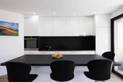 Cuisine ou kitchenette dans l'établissement Résidence 3p Avec Terrasse Au Palm Beach, à 2min Des Plages - 3P avec terrasse au Palm Beach, à 2min des plages MAE-1553