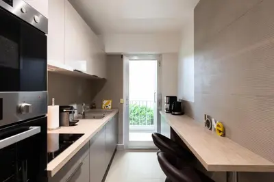 Cuisine ou kitchenette dans l'établissement Résidence 3p Traversant à 2 Min Des Plages, Parking Privé - 3P traversant à 2 min des plages, parking privé MAE-1583