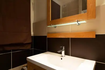Salle de bains dans l'établissement Résidence 3p à 2 Min De La Rue D’antibes Et Des Plages - 3P à 2 min de la rue d’Antibes et des Plages MAE-1623