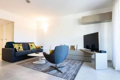 Télévision ou salle de divertissement dans l'établissement Résidence 3p Terrasse Et Piscine à 15min à Pied Du Palais - 3P terrasse et piscine à 15min à pied du Palais MAE-1663