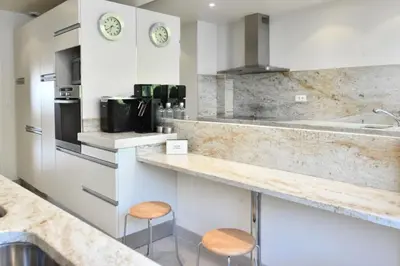 Cuisine ou kitchenette dans l'établissement Résidence 3p Proche Centre Ville, Piscine Et Vue Mer - 3P proche centre ville, piscine et vue mer MAE-1673
