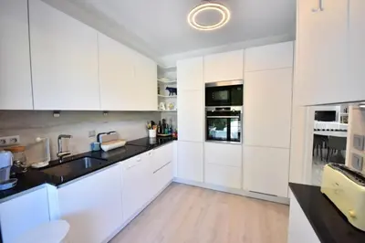 Cuisine ou kitchenette dans l'établissement Résidence 4p Avec Grande Terrasse Et Piscine - 4P avec grande terrasse et piscine MAE-1693