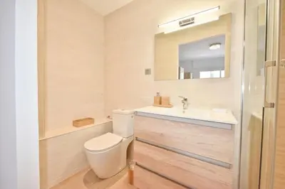 Salle de bains dans l'établissement Résidence 3p En Plein Cœur De Cannes, à 2min De La Croisette - 3P en plein cœur de Cannes, à 2min de la Croisette MAE-1703