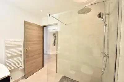 Salle de bains dans l'établissement Résidence 3p En Plein Cœur De Cannes, à 2min De La Croisette - 3P en plein cœur de Cannes, à 2min de la Croisette MAE-1703