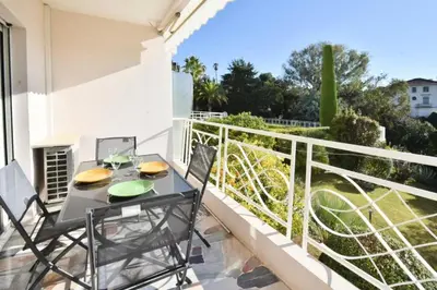 Balcon ou terrasse dans l'établissement Résidence 2p Avec Terrasse, Vue Mer, Piscine Et Parking - 2P avec terrasse, vue mer, piscine et parking MAE-1723