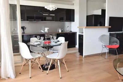 Cuisine ou kitchenette dans l'établissement Résidence 2p Avec Terrasse Et Vue Mer à Deux Pas Des Plages - 2P avec Terrasse et Vue Mer à deux pas des Plages MAE-1733