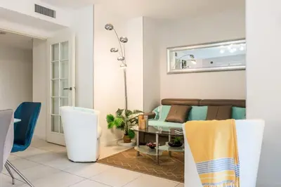 Salle de bains dans l'établissement Résidence Rez-de-jardin Palm Beach, Piscine, Plages à Pied - Rez-de-jardin Palm Beach, piscine, plages à pied MAE-1753