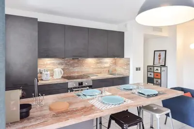 Cuisine ou kitchenette dans l'établissement Résidence 3 Pièces Moderne Avec Piscine Au Palm Beach - 3 pièces moderne avec piscine au Palm Beach MAE-1803