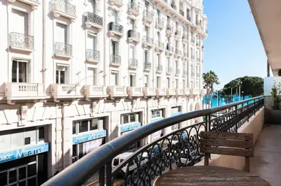 Balcon ou terrasse dans l'établissement Résidence 3 Pièces En Centre-ville, Proche Croisette&palais - 3 pièces en centre-ville, proche Croisette&Palais MAE-1833
