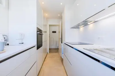 Cuisine ou kitchenette dans l'établissement Résidence 2p De Style Avec Terrasse, Plages Et Commerces à Pied - 2P de style avec terrasse, plages et commerces à pied MAE-1913