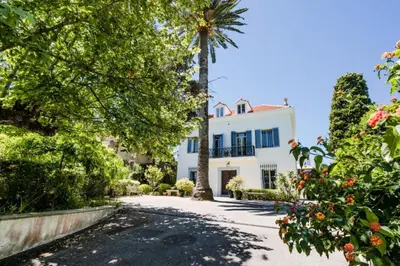 Jardin de l'établissement Résidence Rare ! Villa 7p Cap D’antibes, à Pied Des Plages - RARE ! Villa 7P Cap d’Antibes, à pied des plages MAE-1953