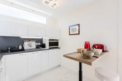 Cuisine ou kitchenette dans l'établissement Résidence 2p De Style Avec Terrasse, Domaine Privé Palm Beach - 2P de style avec terrasse, domaine privé Palm Beach MAE-2053