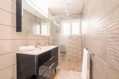 Salle de bains dans l'établissement Résidence 3p Avec Jardin Près De La Croisette - 3p avec jardin près de la Croisette MAE-2173