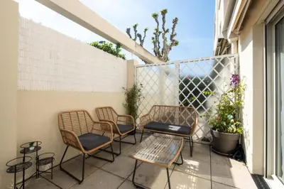 Balcon ou terrasse dans l'établissement Résidence Appartement Avec Piscine Résidentiel - Appartement avec piscine résidentiel MAE-2183