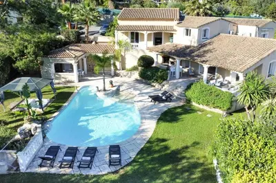 Piscine de l'établissement Résidence Villa 330m2, 6 Chambres, Piscine Chauffée Jacuzzi - Villa 330m2, 6 chambres, piscine chauffée jacuzzi MAE-2233 ou située à proximité