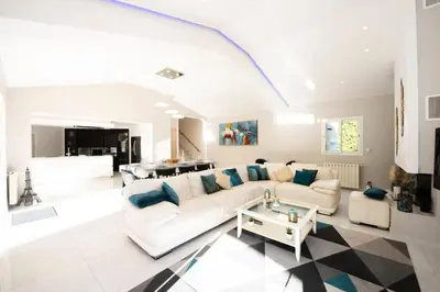 Coin salon dans l'établissement Résidence Villa 330m2, 6 Chambres, Piscine Chauffée Jacuzzi - Villa 330m2, 6 chambres, piscine chauffée jacuzzi MAE-2233