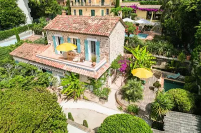 Jardin de l'établissement Résidence Superbe Villa Avec Piscine & Sauna - Superbe villa avec piscine & sauna MAE-2283