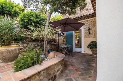Jardin de l'établissement Résidence Superbe Villa Avec Piscine & Sauna - Superbe villa avec piscine & sauna MAE-2283