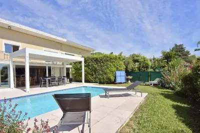Piscine de l'établissement Résidence Maison Avec, Piscine & Vue Mer - Antibes - Maison avec, piscine & vue mer - Antibes MAE-2393 ou située à proximité