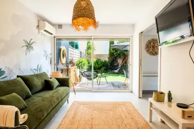 Coin salon dans l'établissement Résidence 2p Cozy Avec Jardin En Plein Coeur Du Palm Beach - 2P cozy avec jardin en plein coeur du Palm Beach MAE-2403