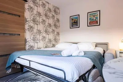 Un ou plusieurs lits dans un hébergement de l'établissement Résidence Rare ! Studio Avec Terrasse à 5 Min à Pied Du Palais - Rare ! Studio avec terrasse à 5 min à pied du Palais MAE-2433