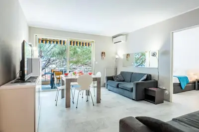Coin salon dans l'établissement Résidence 2p Avec Terrasse, Vue Mer Et Parking - 2P avec terrasse, vue mer et parking MAE-2483