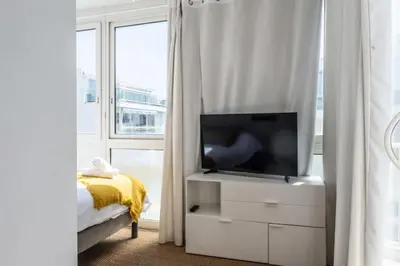 Télévision ou salle de divertissement dans l'établissement Résidence 3p Rooftop Palm Beach, Plages à 2min à Pied - 3P Rooftop Palm Beach, plages à 2min à pied MAE-2503