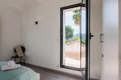 Un ou plusieurs lits dans un hébergement de l'établissement Résidence Maison De Vacances De 150 M2, Grande Piscine Et Espace Pétanque ! - Maison de vacances de 150 m2, grande piscine et espace pétanque ! MAE-2543