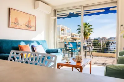 Coin salon dans l'établissement Résidence 4p Avec Terrasse Vue Mer à Deux Pas Des Plages - 4P avec terrasse vue mer à deux pas des plages MAE-2593