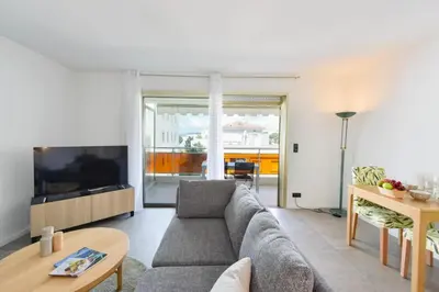 Télévision ou salle de divertissement dans l'établissement Résidence 2p Rénové, Terrasse Et Plage à Pied - 2P rénové, terrasse et plage à pied MAE-2623