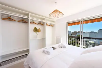 Un ou plusieurs lits dans un hébergement de l'établissement Résidence 2p Standing, Plage à Pied, Vue Mer, Garage. - 2P standing, plage à pied, vue mer, garage. MAE-2703