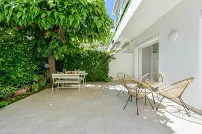Balcon ou terrasse dans l'établissement Résidence Rez-de-jardin, Plages à Pied Et Garage - Rez-de-jardin, plages à pied et garage MAE-2723