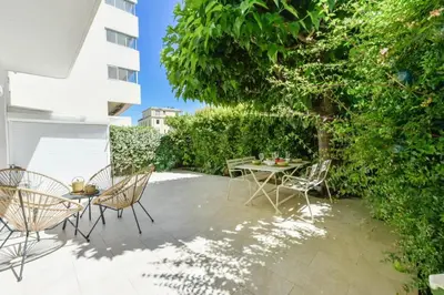 Balcon ou terrasse dans l'établissement Résidence Rez-de-jardin, Plages à Pied Et Garage - Rez-de-jardin, plages à pied et garage MAE-2723