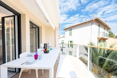 Balcon ou terrasse dans l'établissement Résidence 3p Piscine, Parking Et Plages à 100m - 3P piscine, parking et plages à 100m MAE-2763